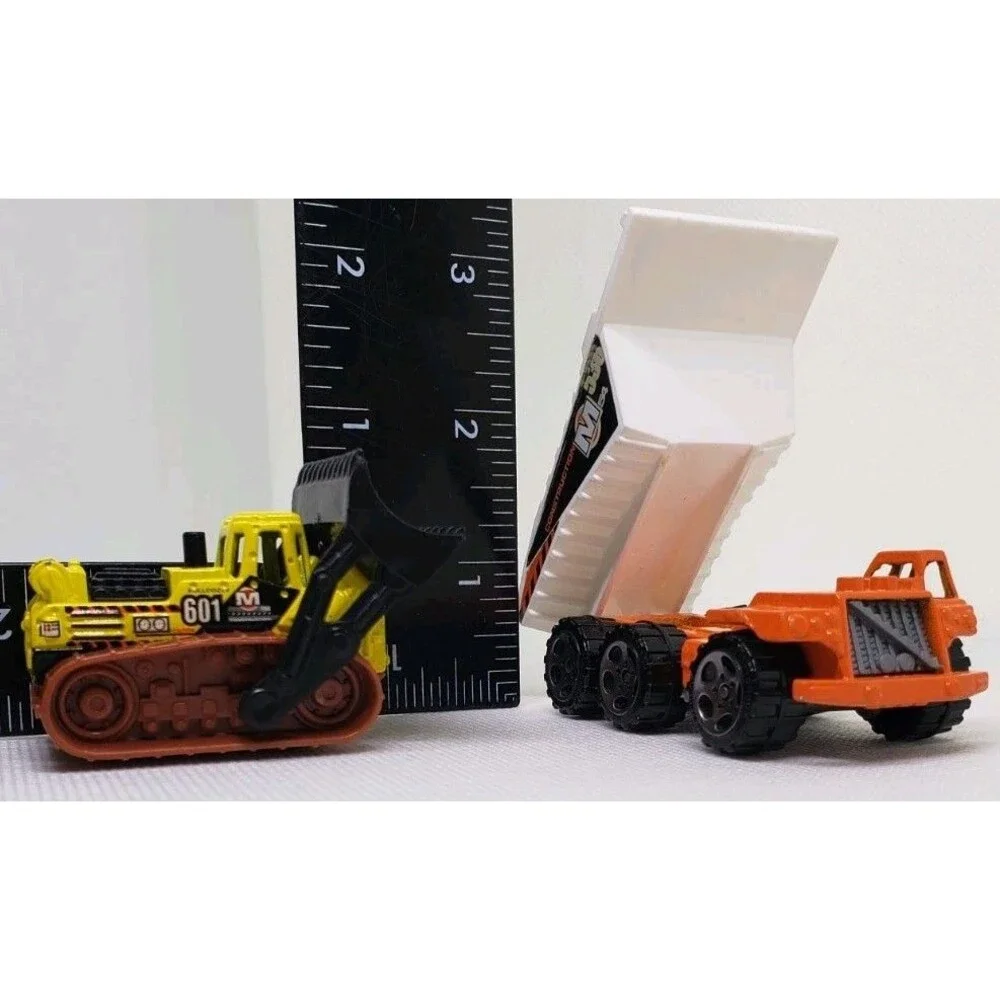 Matchbox diecast 2001 Dump Truck MB536 Orange/White 3-axle Dumper + Friends.....